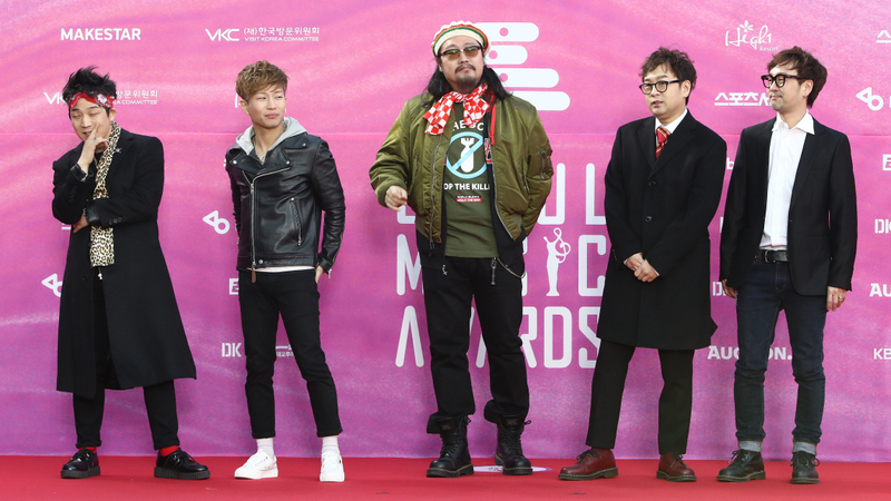 Illustration for article titled All the Debonair, Coordinated K-Pop Looks at the 2019 Seoul Music Awards